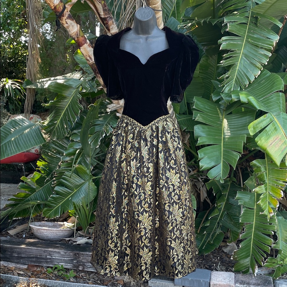 vintage 80s power shoulder velvet and drop waste, gold lace, magnificent